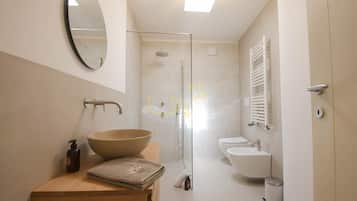 Villa (2 Bedrooms) | Bathroom | Shower, bidet