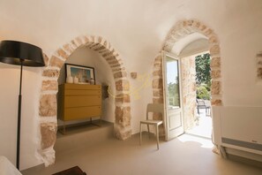 Villa (2 Bedrooms) | Woonruimte | Televisie