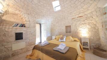 House (3 Bedrooms) | 3 bedrooms, laptop workspace, iron/ironing board, cribs/infant beds
