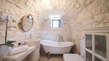 House (3 Bedrooms) | Bathroom | Shower, bidet