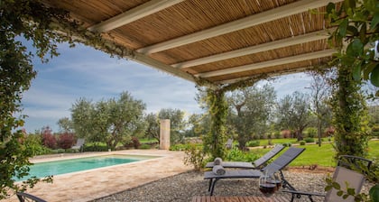 TD il Faritrullo Trulli in the Itria Valley W/pool