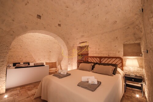 TD Trulli Benedetta w/ Pool in Peaceful Nature
