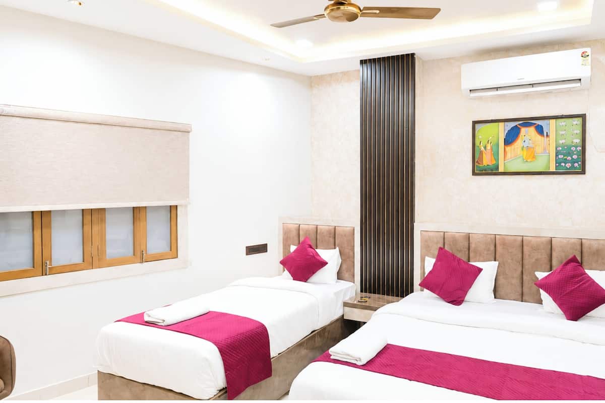 Deluxe Triple Room, Air conditioning | Hypo-allergenic bedding, soundproofing, free WiFi