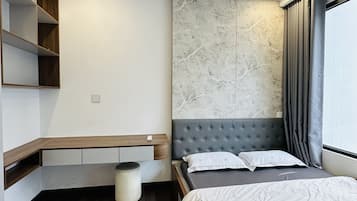 Blackout curtains, free WiFi