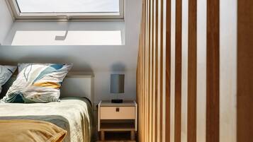 WiFi, bed sheets