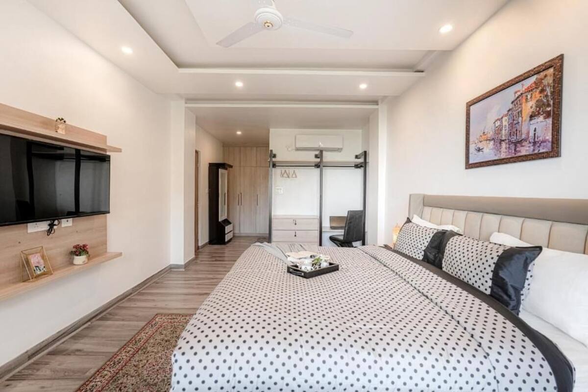 Apartamento luxo | Ferros/tábuas de passar roupa, Wi-Fi de cortesia