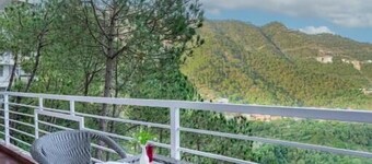 Alaya Stays Pinnacle 3BHK Apartment