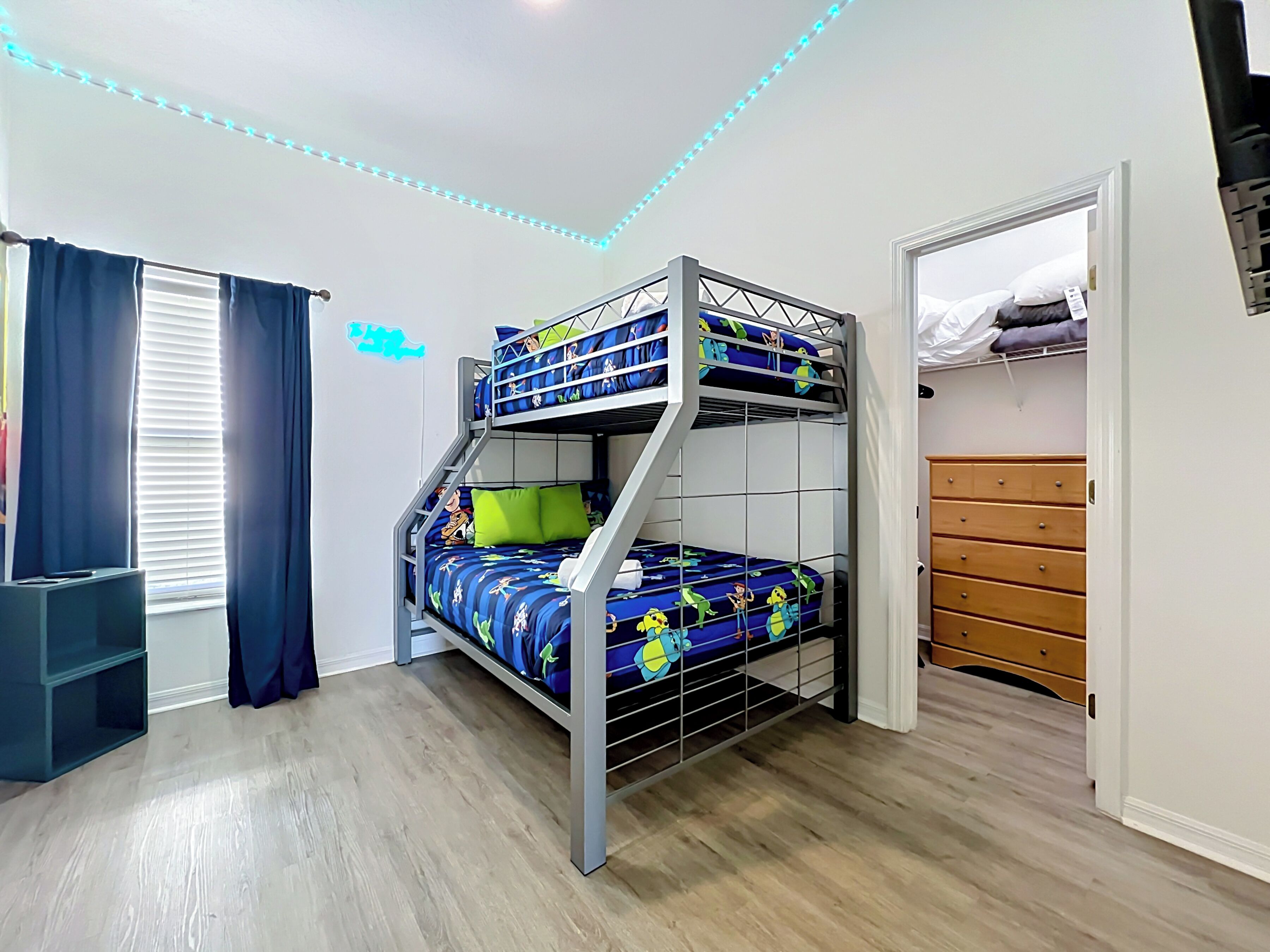 Iron/ironing board, travel crib, free WiFi, bed sheets