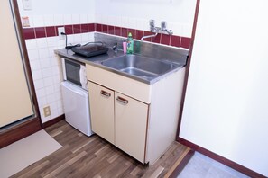 Căn hộ, không hút thuốc | Bếp riêng | Tủ lạnh nhỏ, lò vi sóng, bếp nấu, dụng cụ nấu nướng/bát dĩa/dao nĩa 