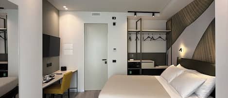 Habitación, 1 cama Queen size, Terraza | Minibar, caja de seguridad en la habitación y escritorio