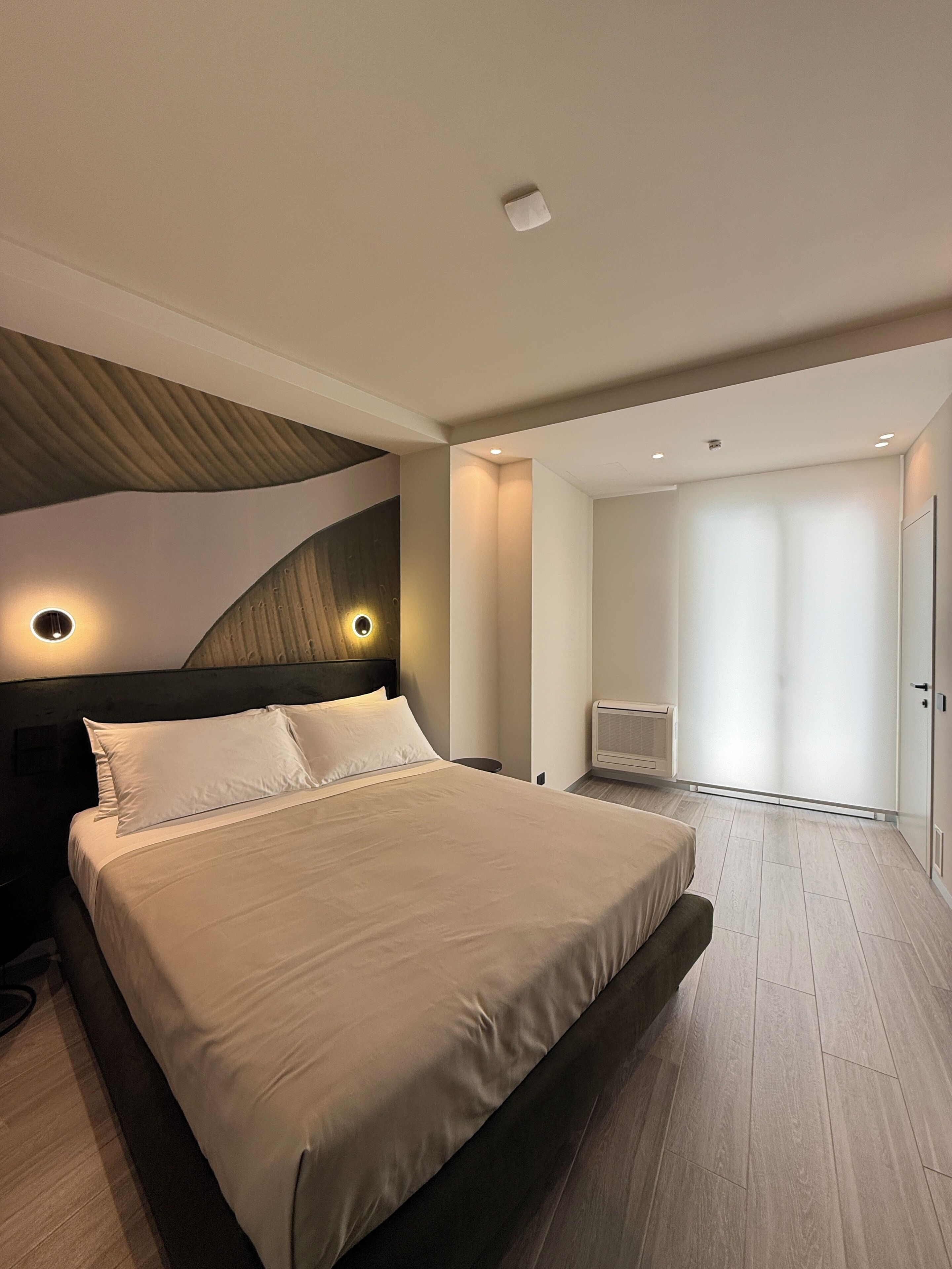 Room, 1 Queen Bed, Terrace | Minibar, in-room safe, desk, laptop workspace