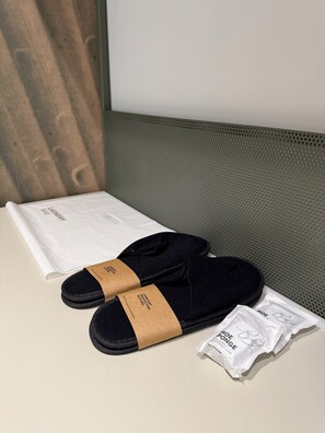 Room, 1 Queen Bed, Private Bathroom | Bathroom amenities | Shower, free toiletries, hair dryer, slippers