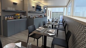 Desayuno buffet todos los días (con cargo)
