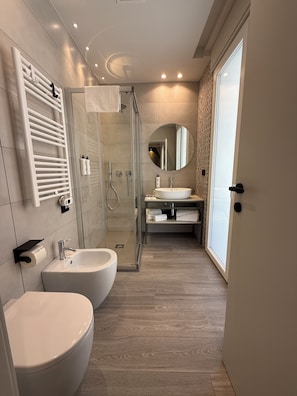Double or Twin Room | Bathroom | Shower, free toiletries, hair dryer, slippers - WakeApp Tech B&B (Reggio Calabria)