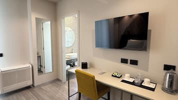 Double or Twin Room | Minibar, in-room safe, desk, laptop workspace
