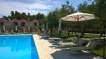 Piscina stagionale all'aperto, cabine incluse nel prezzo