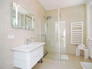 Hair dryer - Vacation home in Karlshagen on Usedom, three bedrooms, close to the beach & comfortable (Karlshagen)