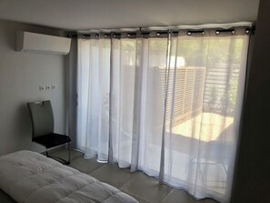 Iron/ironing board, WiFi, bed sheets - 500 metres from the beach, air-conditioned, garden, swimming pool, ideal for families (Zonza)