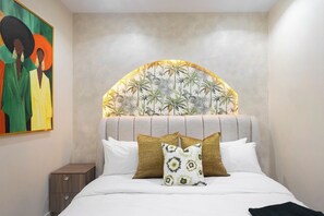 Caja de seguridad en la habitación y escritorio 