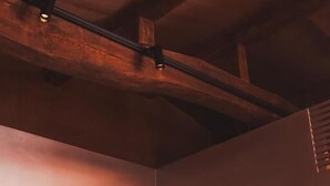 A room with exposed wooden beams and a sloped ceiling. - MU HEN KO Tokyo (Tokyo)