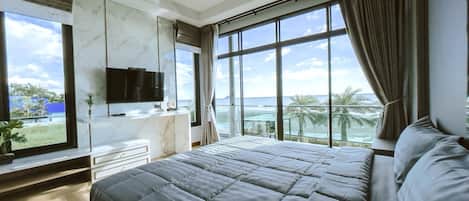Family Villa, 6 Bedrooms, Pool View | Free WiFi, bed sheets