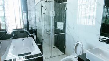 Family Villa, 6 Bedrooms, Pool View | Bathroom | Separate bathtub and shower, free toiletries, towels, soap