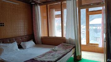 Deluxe Room | Rollaway beds, free WiFi, bed sheets