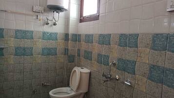 Deluxe Room | Bathroom