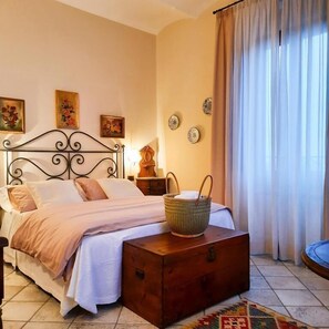 In-room safe, iron/ironing board, free WiFi, wheelchair access - Boutique Hotel Fox's Inn (San Giustino Valdarno)