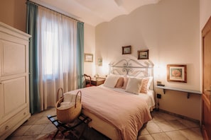 In-room safe, iron/ironing board, free WiFi, bed sheets