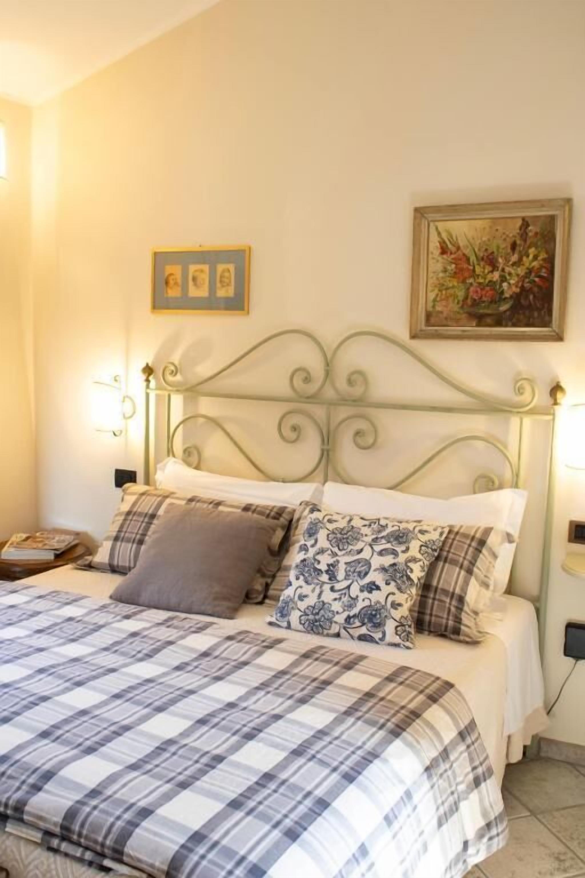 In-room safe, iron/ironing board, free WiFi, bed sheets