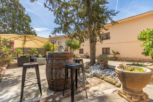 Country House 'Casa Rural Cal Pallol' with Private Pool, Wi-Fi and Air Conditioning
