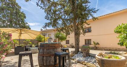 Country House 'Casa Rural Cal Pallol' with Private Pool, Wi-Fi and Air Conditioning