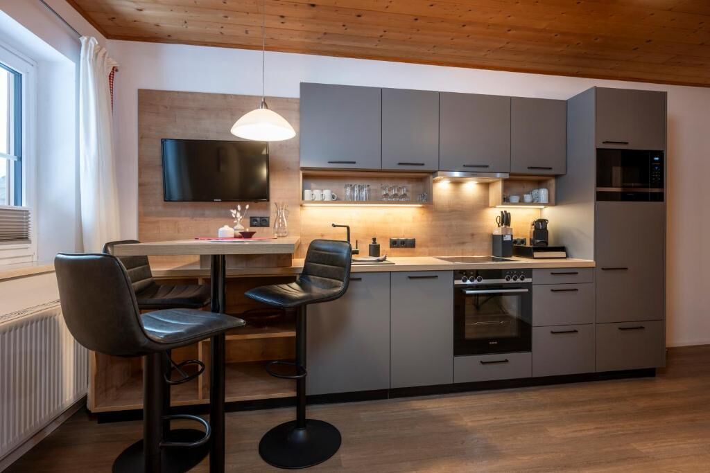 Comfort Studio, Valley View | Private kitchen | Full-sized fridge, microwave, oven, stovetop