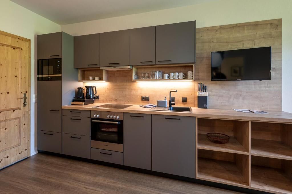 Apartment, Mountain View | Private kitchen | Full-sized fridge, microwave, oven, stovetop