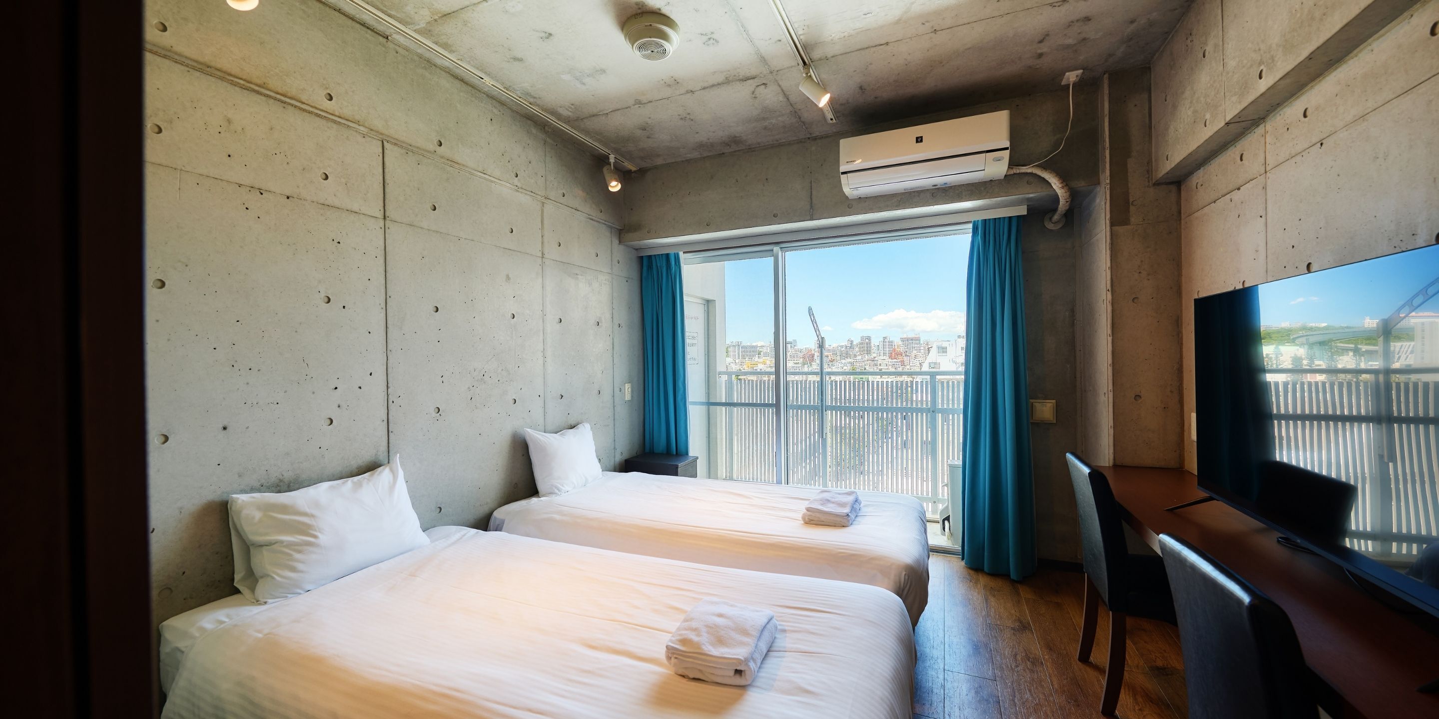 Blackout curtains, free WiFi