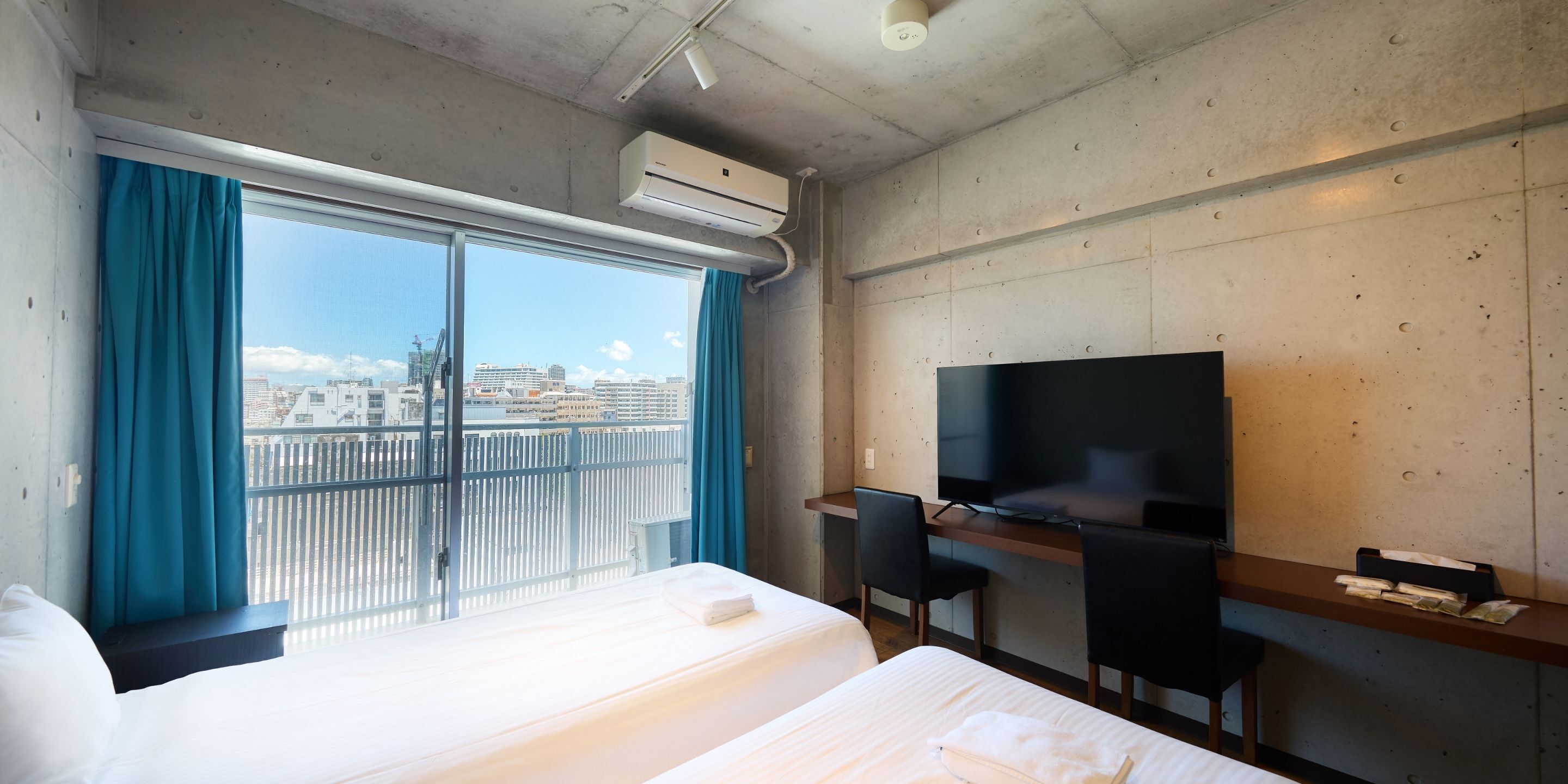 Blackout curtains, free WiFi