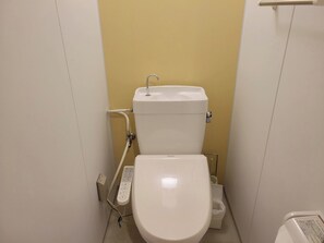 Twin Room | Bathroom
