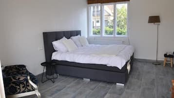 In-room safe, free WiFi, wheelchair access