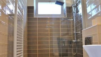 Deluxe-Doppelzimmer, Gartenblick | Badezimmer