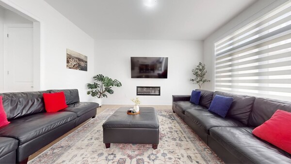 Private 5-bedroom Caledon Home Comfort, Style, And Nature! - Caledon