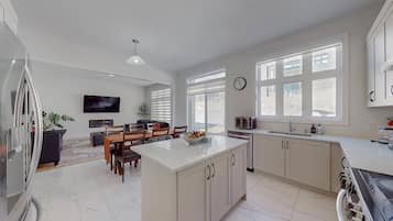 House, 5 Bedrooms | Interior