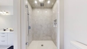 House, 5 Bedrooms | Bathroom - Private 5-bedroom Caledon Home Comfort, Style, and Nature! (Caledon)