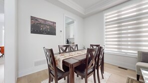 House, 5 Bedrooms | Dining room - Private 5-bedroom Caledon Home Comfort, Style, and Nature! (Caledon)