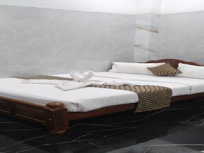 Basic Double Room, Garden View