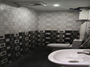 Basic Double Room, Garden View | Bathroom - SELVAM RESIDENCY -GO2 HOTELS & RESORTS (THOOTHUKUDI)