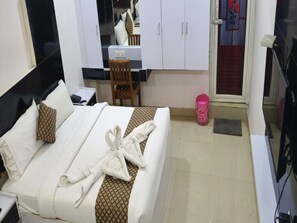 Desk - SELVAM RESIDENCY -GO2 HOTELS & RESORTS (THOOTHUKUDI)