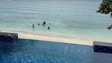 Luxury Villa, Beach View | Pool
