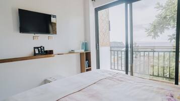 Studio Ăconomique, balcon, vue cour intĂ©rieure | Coffres-forts dans les chambres, bureau