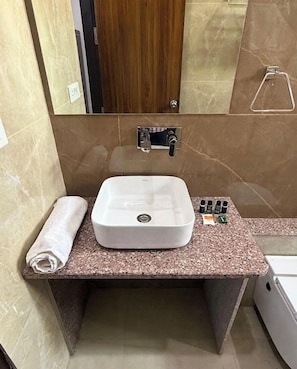Deluxe Double Room | Bathroom